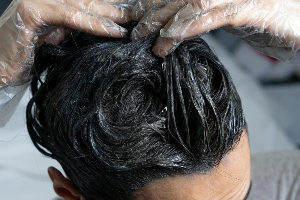 Cómo funciona baño de color en el cabello
